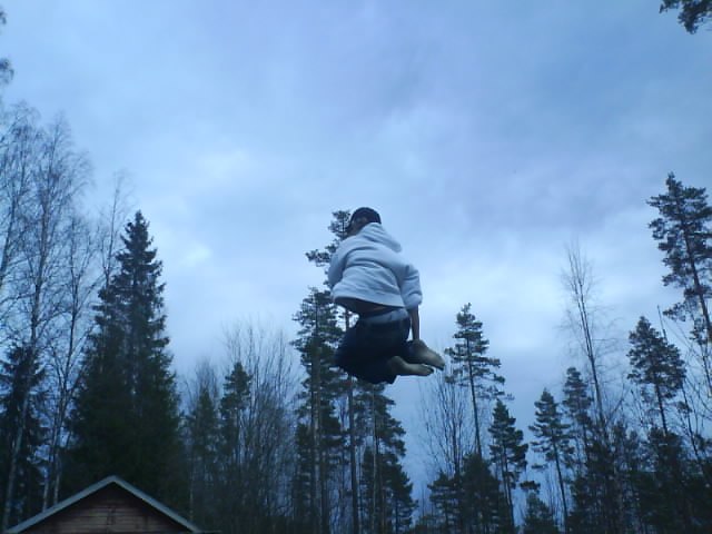 hoppa lite! Drog typ 7:a ! me nån grab!. Foto: Marcus Haemkin. Åkare: ANTON!.