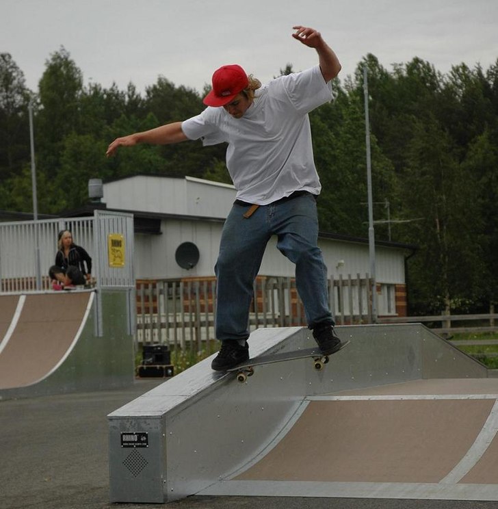 halfcab noseslide. Foto: Daniel Rönnbäck. Åkare: Jag.