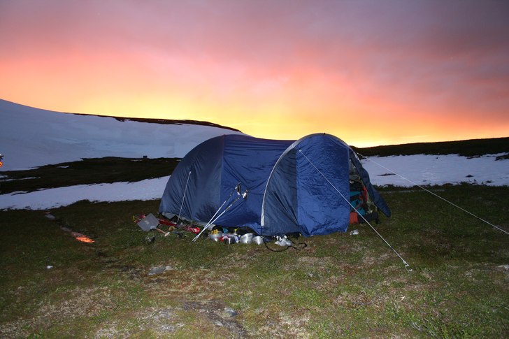 vårt tält med ganska go bakrund=b  så jävla go. Foto: emil.