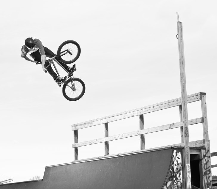 Axel P slänger en fet turndown i uppsala! 

www. Foto: Jonathan Birkemyr. Åkare: Axel Parke.