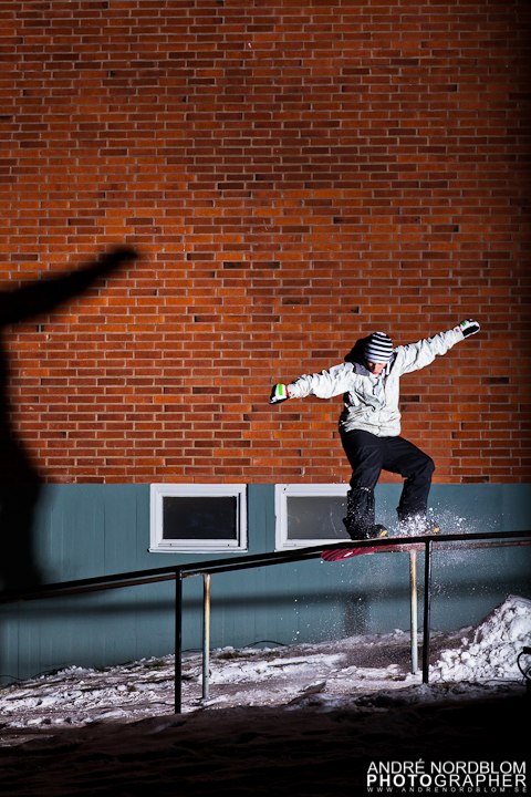 Photoshoot i Mariestad. Här precis när brädan s. Foto: André Nordblom. Åkare: David Lindell.