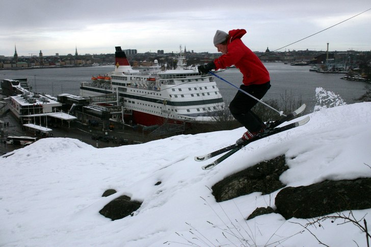 Lite skön offpist nästan mitt i Stockholm.. Foto: Tomas Johansson. Åkare: Gustav Ekroth.