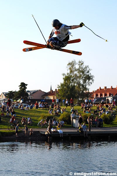 corkad 180 mute.. de härliga med vatten är ju at. Foto: Emil Gustafson www.emilgustafson.com. Åkare: Emil Wiklund.