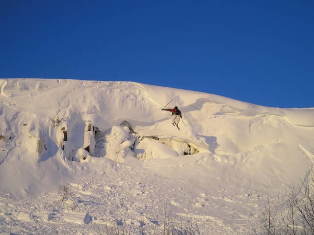 högre än vad det ser ut på bilden, tycker man v. Foto: Max Kellgren. Åkare: Christofer Kellgren.