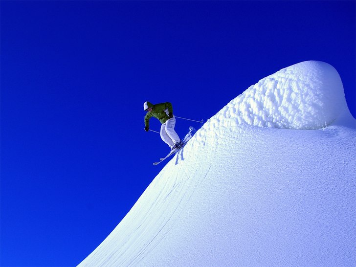 Tagen på en våg som en snökanon hade sprutat ih. Foto: Pontus Östlund. Åkare: Adam Höckert.