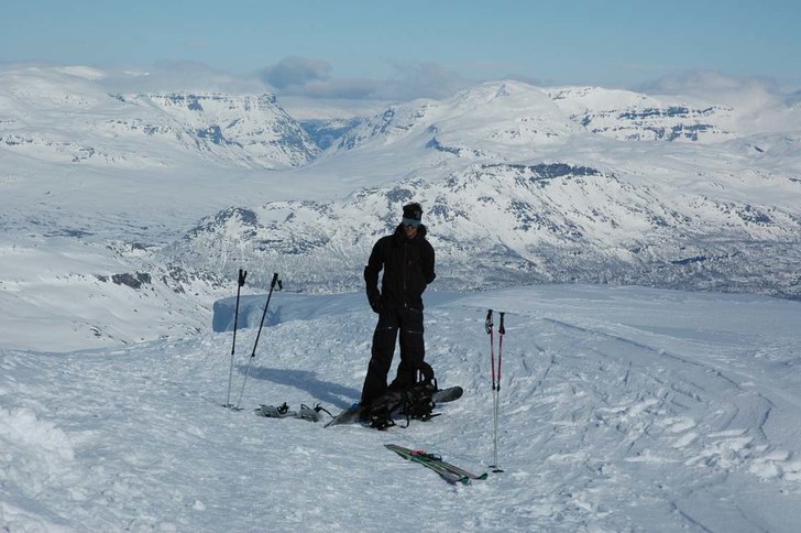 Uppe på Spanstinden. At last...
. Foto: Jonas Gozzi. Åkare: Mattias Clarin.