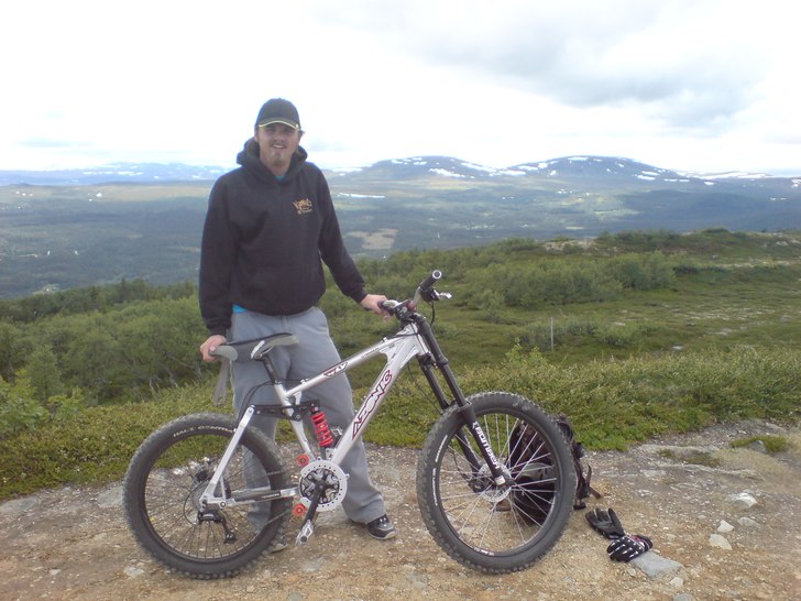 Jag på toppen av Funäsbärget med min nya kärle. Foto: Carl Dyborn. Åkare: Kalle Kax Karlgren.