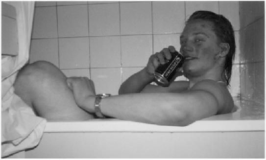 I badet. Foto: Jakob S. Åkare: Jag.