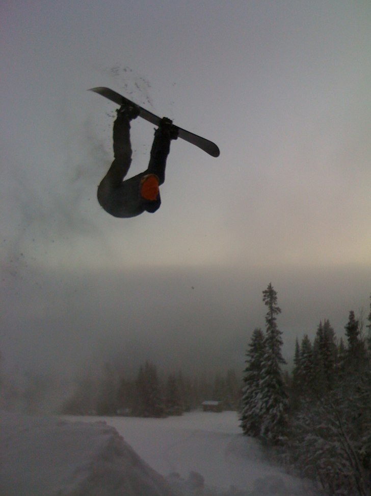 Backflip 180 mute. Foto: Gustav Larsson. Åkare: Henrik Larsson.