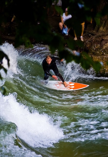 Standing wave in the city centre of Munich. Foto: David Grahn. Åkare: unknown.