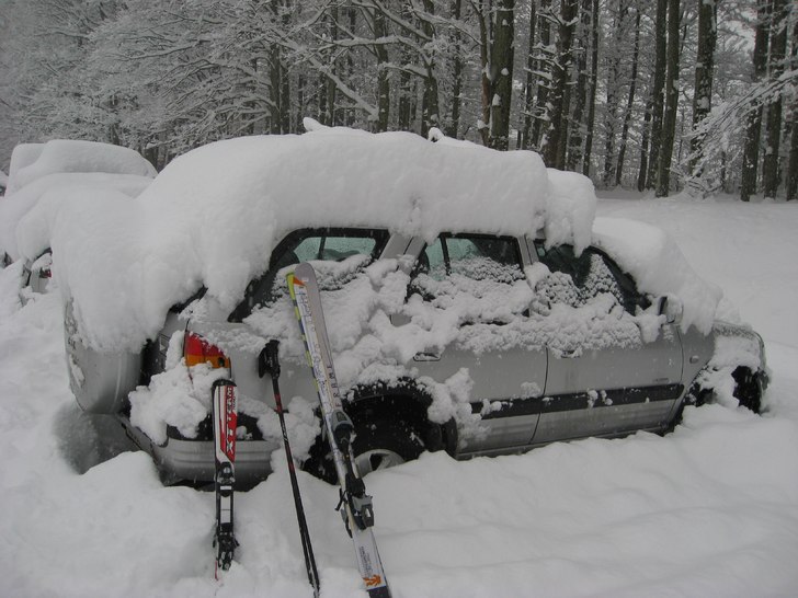 Snödump under dagen. Foto: Daniel Attström. Åkare: Opel.