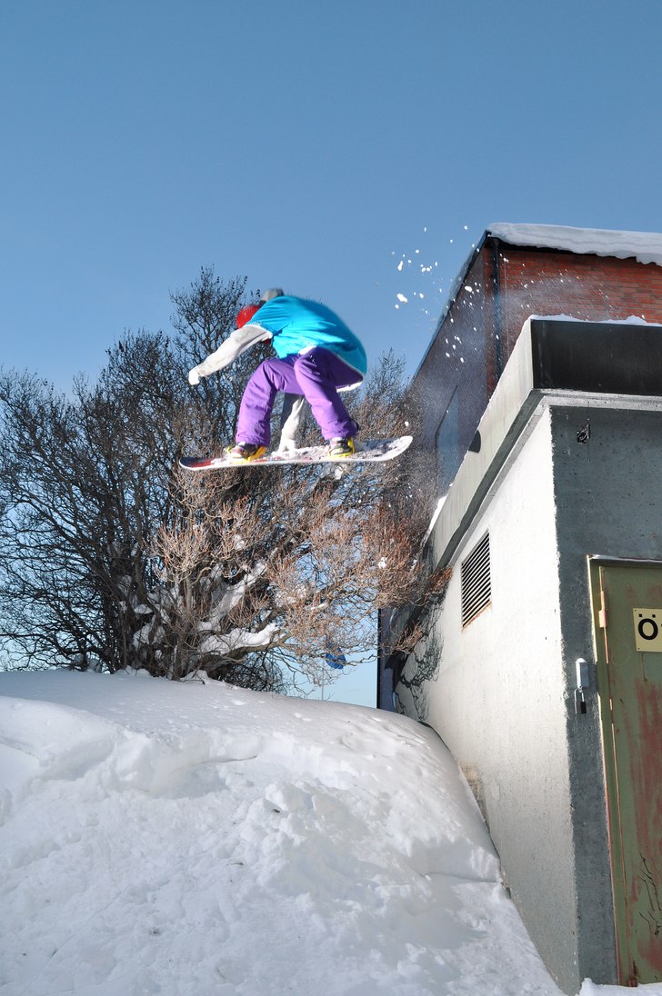 Hittade ett litet tak att droppa från, bra fotat . Foto: Lars Rydén. Åkare: malte sjödin.