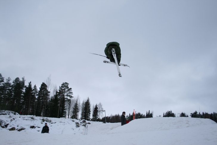 Jonas hoppar!. Foto: Tomas Lundin. Åkare: Jonas.
