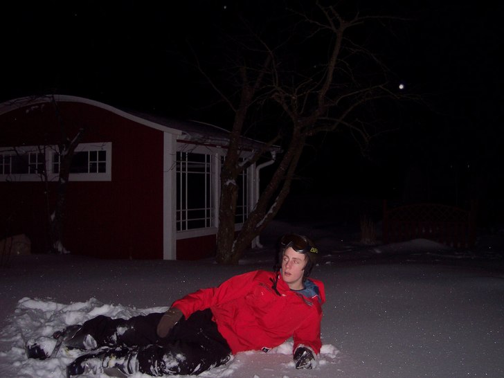 EN KALL VINTERNATT. Foto: GUSTAF JANSSON. Åkare: CARL-OSCAR JANSSON.