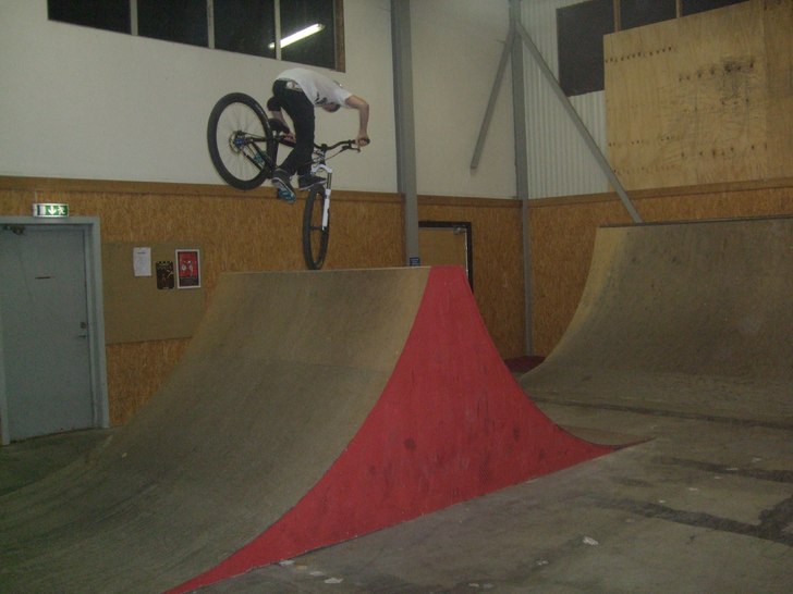 footjam over spine. Foto: matte svedh. Åkare: anton thelander.