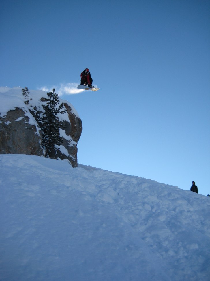 Jag droppar picnic-klippan Vid Casse du beuf lifte. Foto: Fredrik. Åkare: Daniel Kalin.