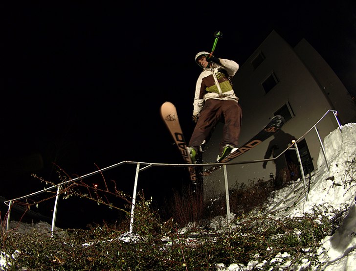 Mitt första handrail. började med en 2 kink och . Foto: Alexander Runhellen. Åkare: Felix Stolpe.