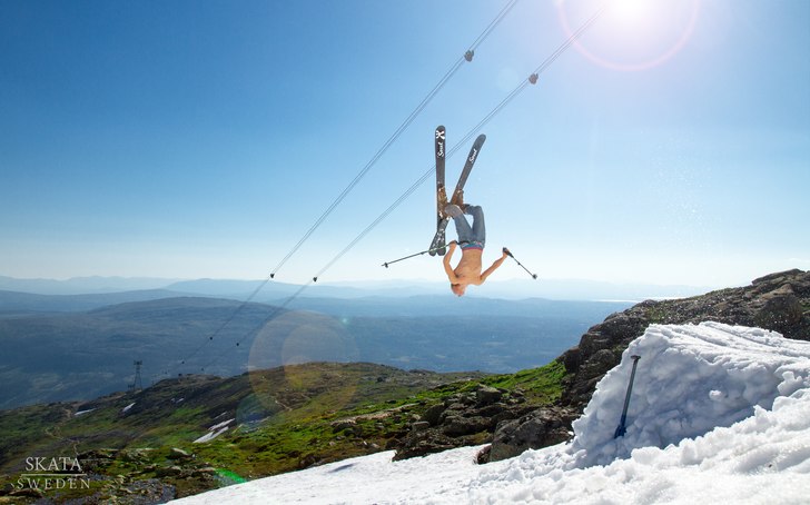 Skata Oscar langar en fet backflip den 23 augusti .