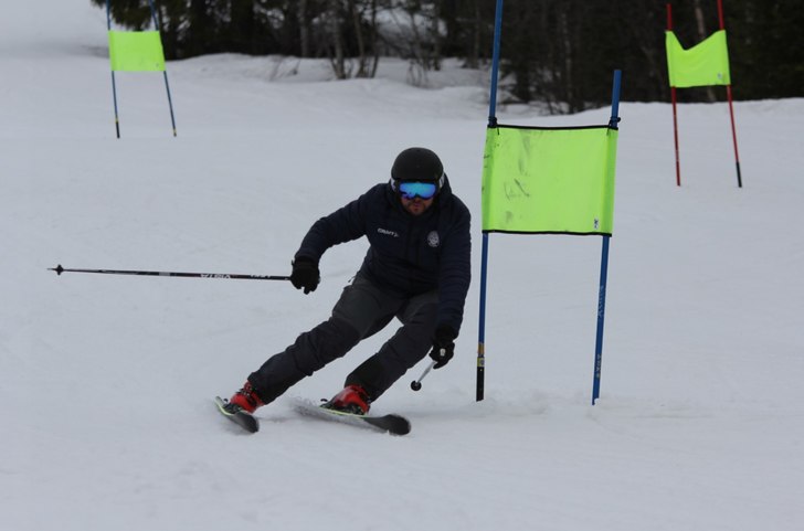 Testar dotterns GS-bana på träning med Hudfinge .