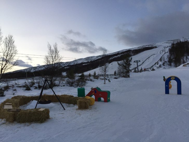 I dag blir det mye utetid og bålkos!
Det er mildt.