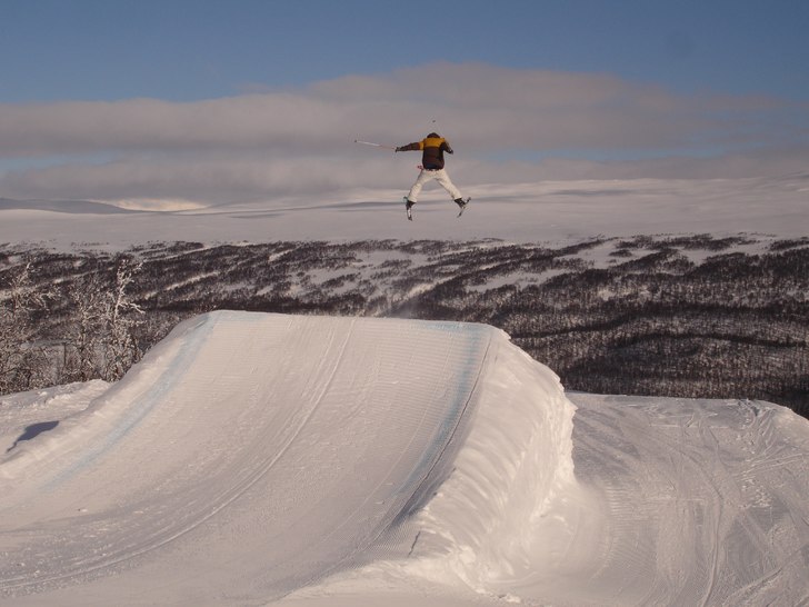 En liten spred i det LILLA hoppet.. Foto: Simon Berggren. Åkare: Magnus Berggren.