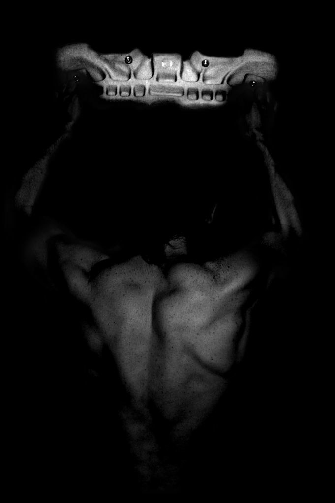 Anatomisk guide över ryggmusklerna presenterad av. Foto: Johan Marklund. Åkare: Grim Söderin.