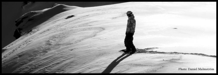 Blickar ut över årets bästa puderåk i Val Thor. Foto: Daniel Malmström. Åkare: Rickard Croy.