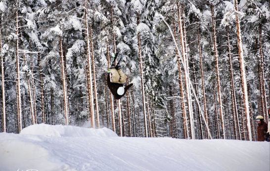 jag gör switch frontflip :D. Foto: alexander edvardsson. Åkare: simon andersson.