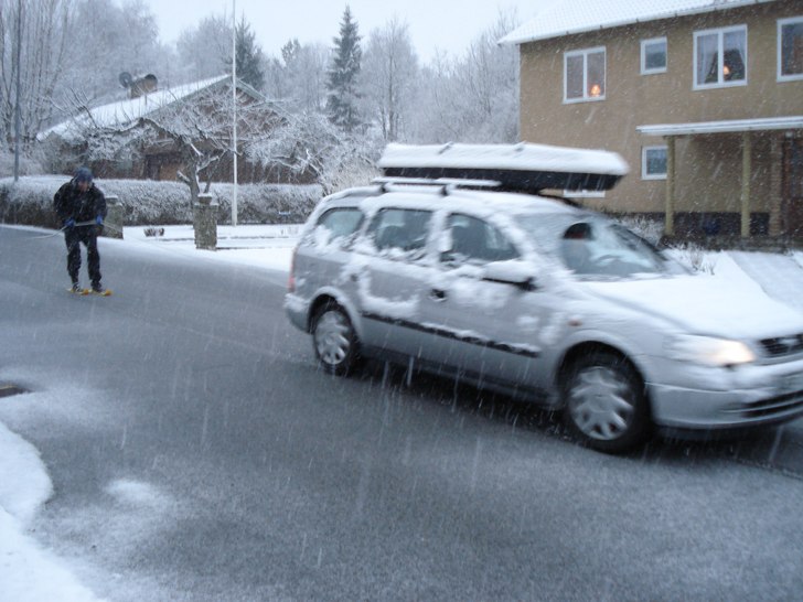 Miniskide-tow in bakom Opeln.. Foto: Lena Johansson. Åkare: Christian Johansson.