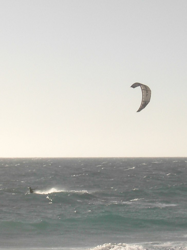 Kitesurfing i Perth på australiens västkust.. Foto: Johan wadsten af wadstena. Åkare: Spud.