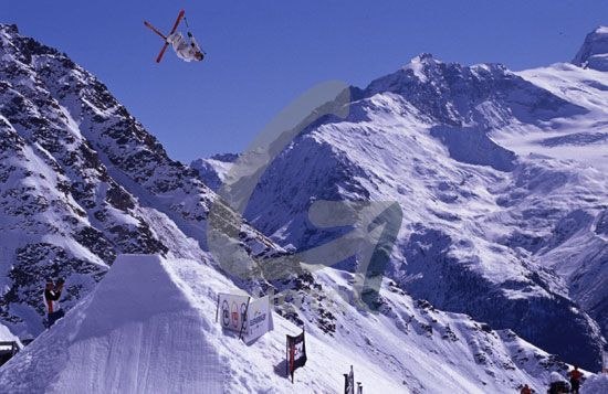 Oakley team came to town and showed us a few new t. Foto: Yves Garneau. Åkare: Tanner Hall.