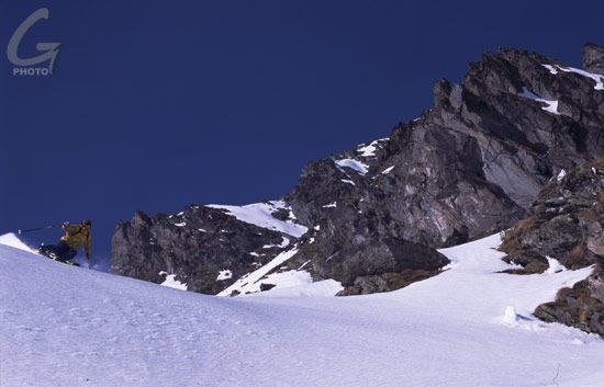 An afternoon session with JD below Mont-Gele. Foto: Yves Garneau. Åkare: Jonas Delong.