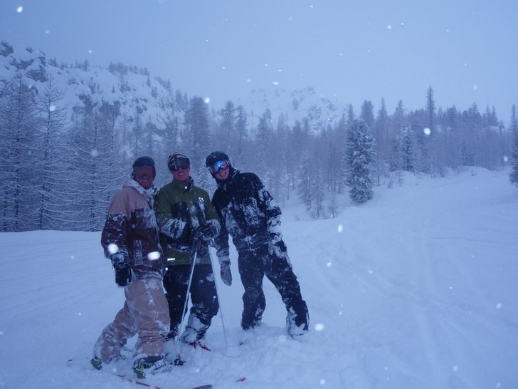 Lots of fun in fresh powder. Åkare: Martin Råland.