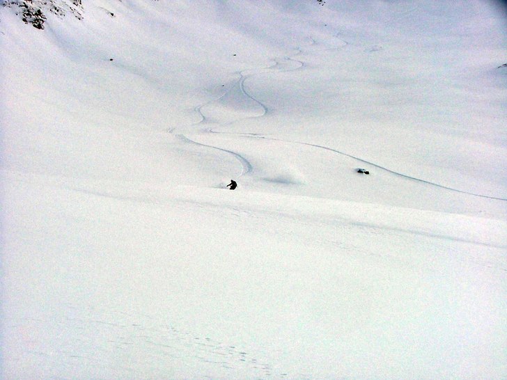 på väg ner i schweiz. Foto: Martin Jern. Åkare: Gustav Brandstedt.