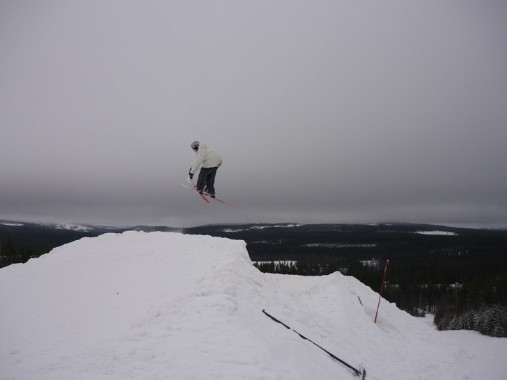 gjorde en dubbel mute  !. Foto: anton olsson. Åkare: robin.