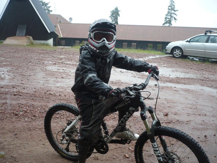 man blir lite lerig=D. Foto: pappa. Åkare: jag;).