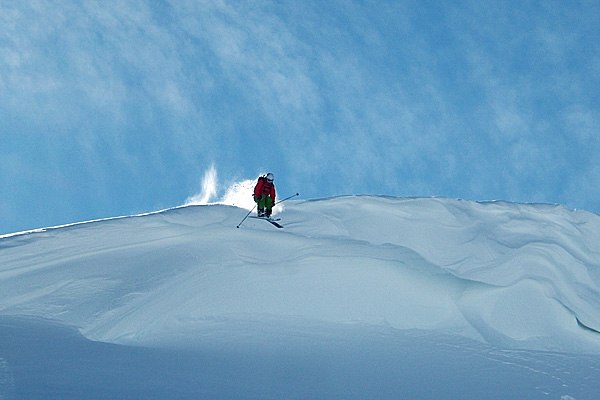 hoppar en driva på Table Mountain, Mt Baker backc. Foto: Adam Ü. Åkare: Tobias Liljeroth.