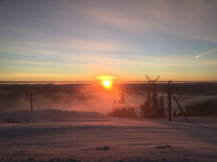 Endelig helg!
Vi holder åpent med 10 heiser. Dett.