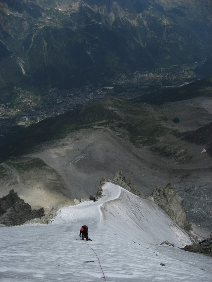Slutspurt efter en lång klätterdag 1200m. Chamon. Foto: Johan Johansson. Åkare: Jonas Eskilsson.