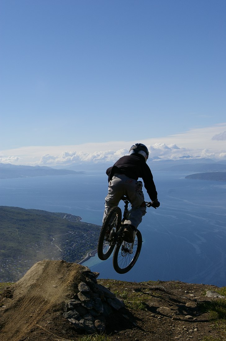 En otroligt fin och varm dag på Narvikfjellet. Foto: Henrik Blom. Åkare: Robert Lahti.