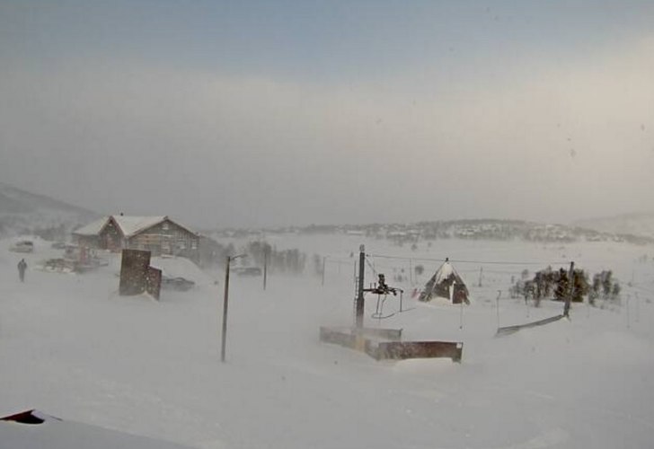 Dagens oppdatering
Sterk vind og snøvær i dag! A.
