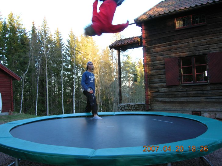 hoppar ur bild:P. Foto: frej lindström. Åkare: elias.