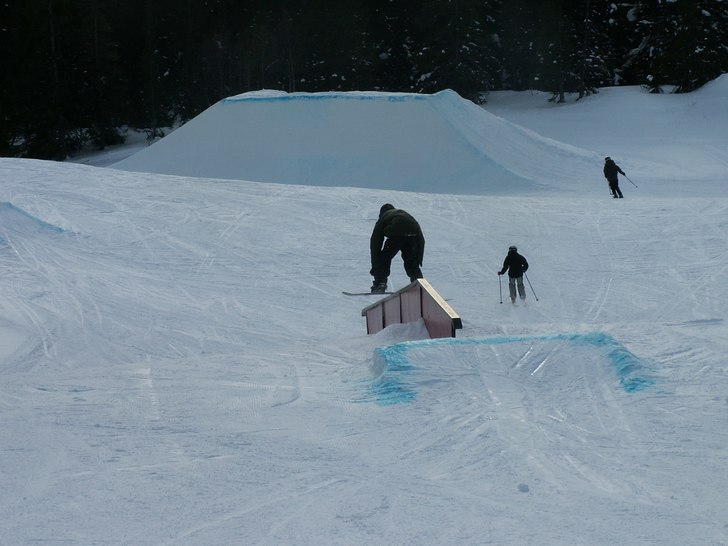 Bs slidde på Fint räcke. Foto: Porra Hesslë. Åkare: Johan Shredda.
