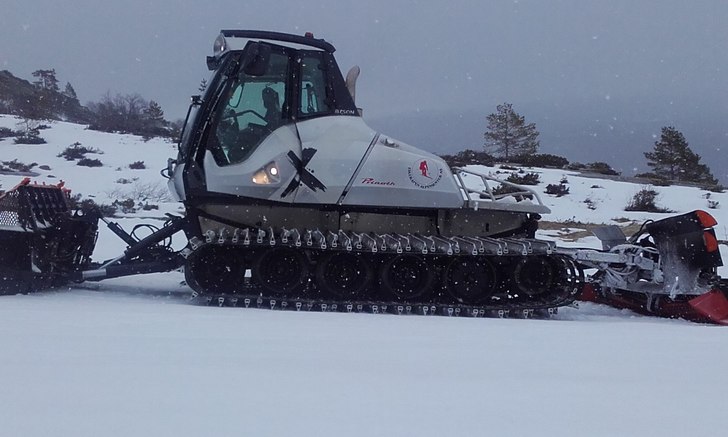 Det snør. Jippi. Bison x gjør jobben.
.