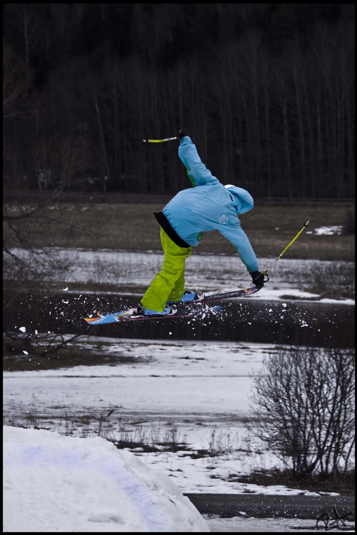 Flerkz Pojken tar tag i skidan under flerkz BBQ i . Foto: Robin Andersson. Åkare: Andreas Urtell.