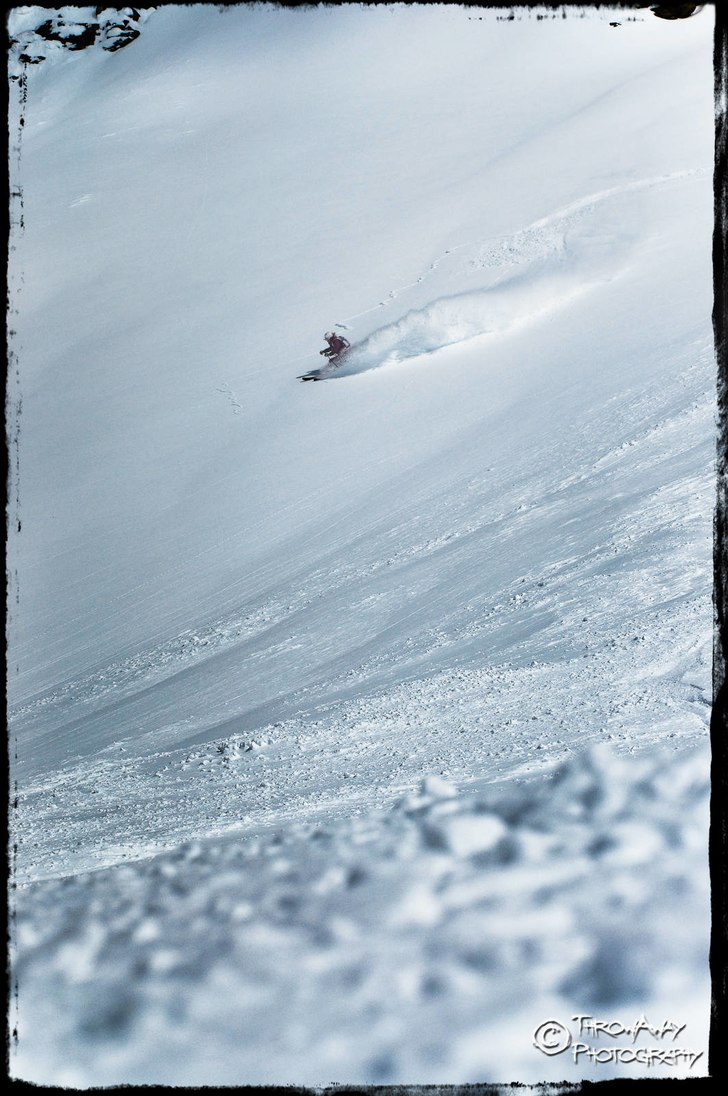 Small fracture in the snow around the skiier. Foto: Patrick. Åkare: Marlene.
