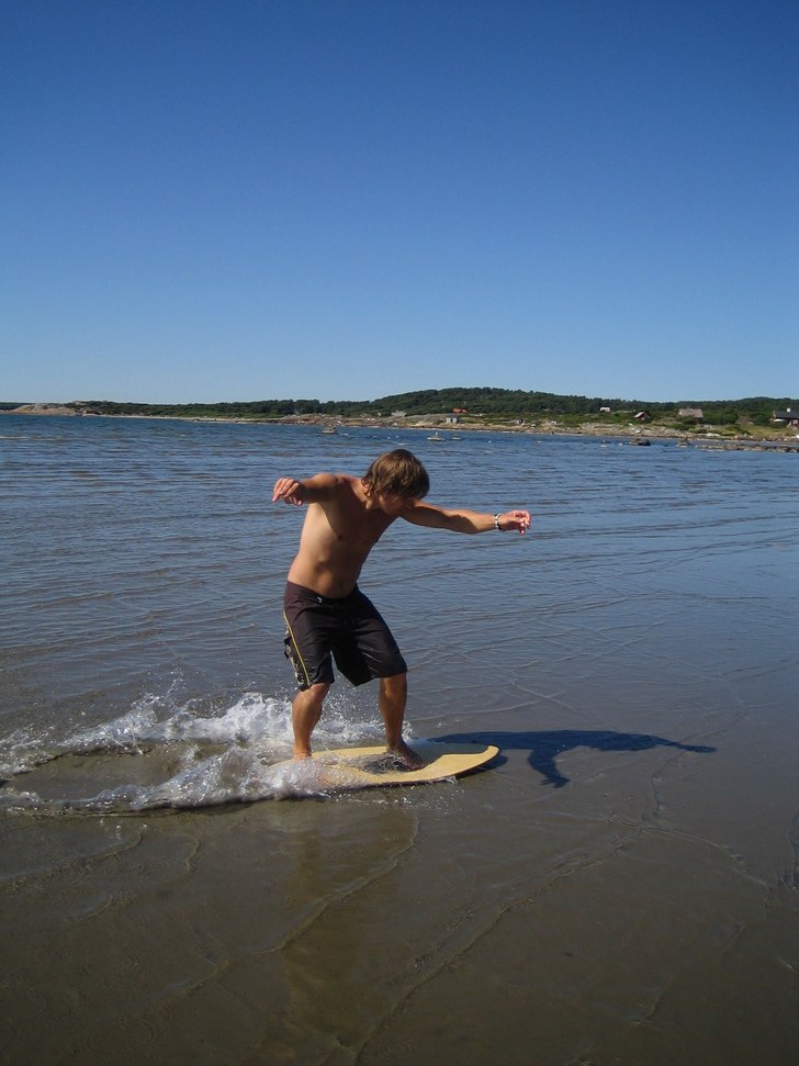 Skimboard. Foto: Linda Andersson. Åkare: Andreas Höjvall.