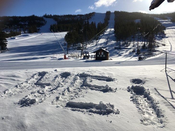 Nysnø og Sol
Nesbyen Alpinsenter bader i nysnø o.