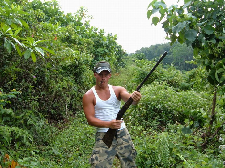 Inför ett spännande djungeläventyr någonstans . Foto: Christian Svensson. Åkare: Mikael Blomqvist.