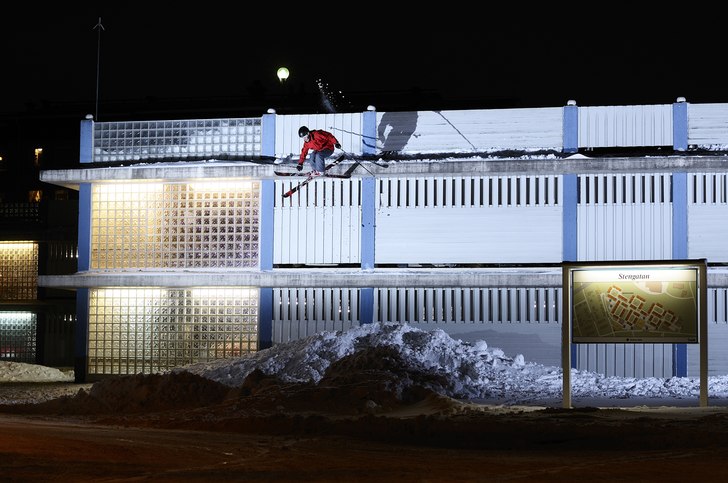 Bombdropp på bergnäset, 
thomascharry.wordpress. Foto: Thomas Charry. Åkare: Petter Frisk.